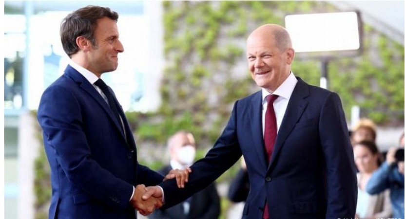 फ्रांस के राष्ट्रपति मैक्रों ने फिर से चुनाव जीतने  के बाद पहली विदेश यात्रा पर बर्लिन का दौरा किया