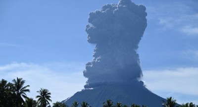 Mount Ibu in Indonesia Erupts Once Again, Sends Ash 5 Kilometers High