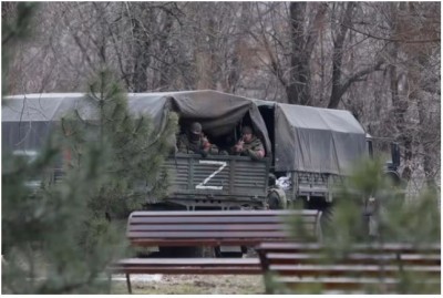 यूक्रेन संकट: रूसी बलों ने  यूक्रेन की प्रमुख तेल रिफाइनरी पर हमला किया