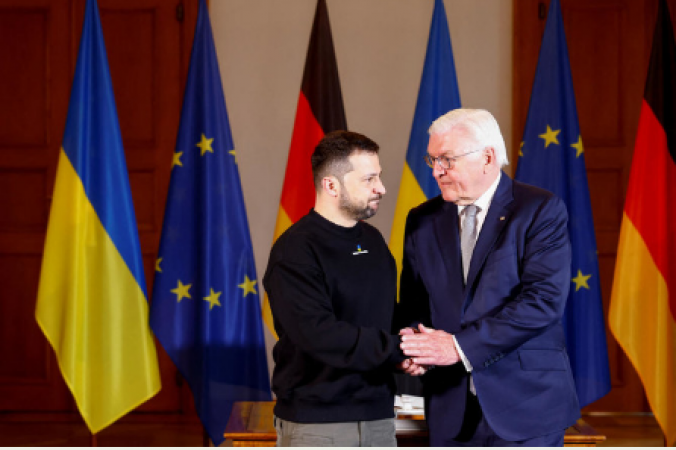 Zelensky from Ukraine arrives in Berlin to meet with German leaders and talk about arms deliveries