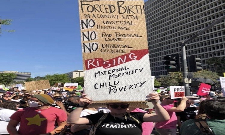 Los Angeles: Thousands rally for pro-abortion rights