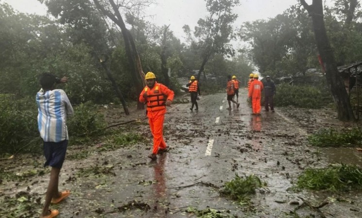 Cyclone Mocha cuts communication, floods streets in Myanmar