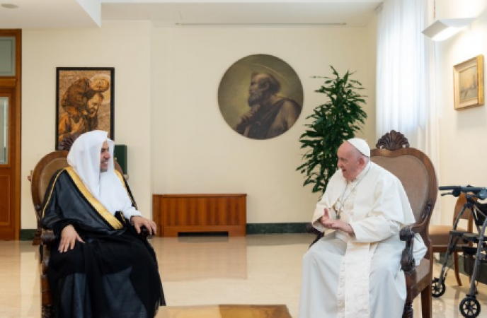 Head of the Muslim World League meets with Pope Francis at the Vatican