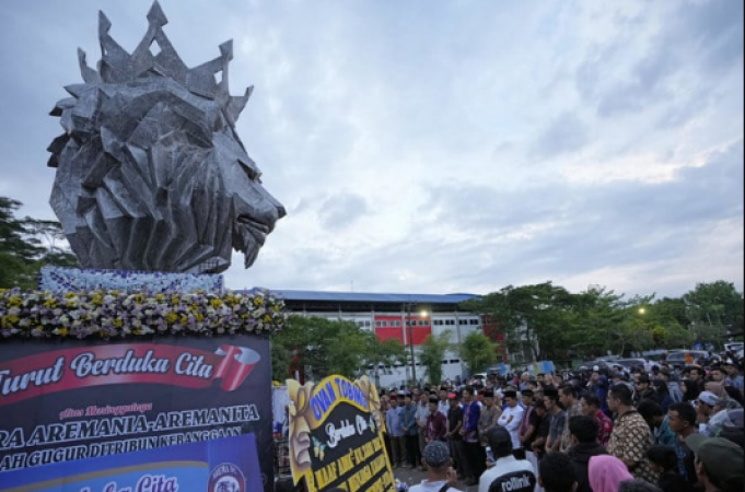 Thousands march for justice after the tragedy in Indonesian stadium