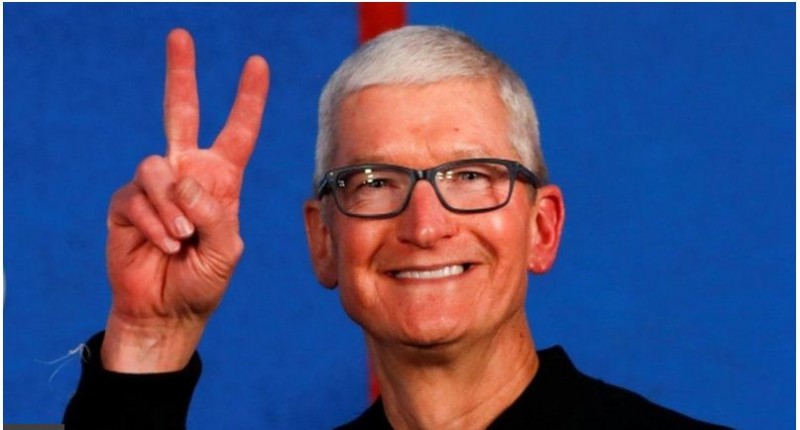 When Bitcoin reaches a historic high of USD 68,000, Tim Cook announces that he owns crypto
