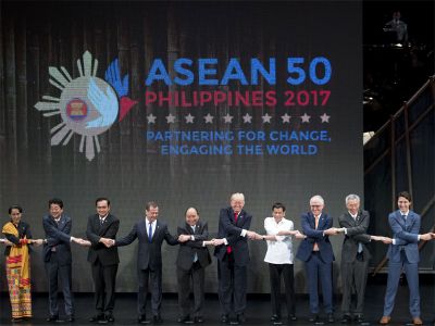 ASEAN-2017, Trump's trademark handshakes with top leaders