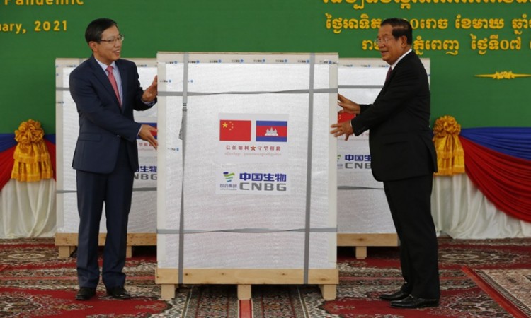 कंबोडिया को वैक्सीन मिली दान में चीन के द्वारा