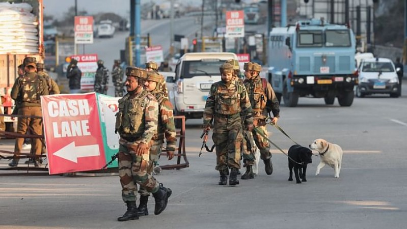 जम्मू-कश्मीर में मारें गए चार संदिग्ध आतंकवादी