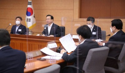 Korean PM urges efficient hospital bed management amid Covid surge