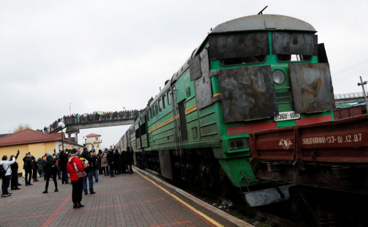 First passenger train from Ukraine arrives in newly liberated Kherson