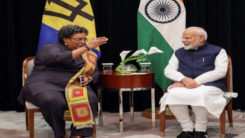 PM Modi Meets Barbados PM Mia Amor Mottley at India-CARICOM Summit