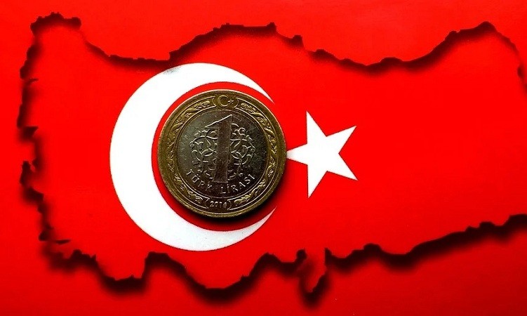 तुर्की लीरा, डॉलर के मुकाबले में निम्न स्तर पर पहुँच गया