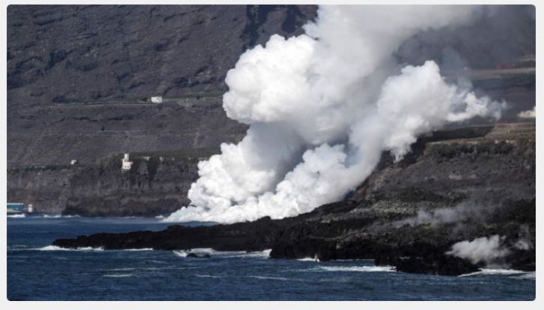 Cumbre Vieja Volcano on the Spanish island continues to erupt