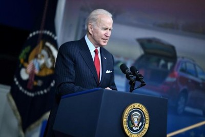 Biden calls for calm over Omicron variant, pledges to work on modified vaccines