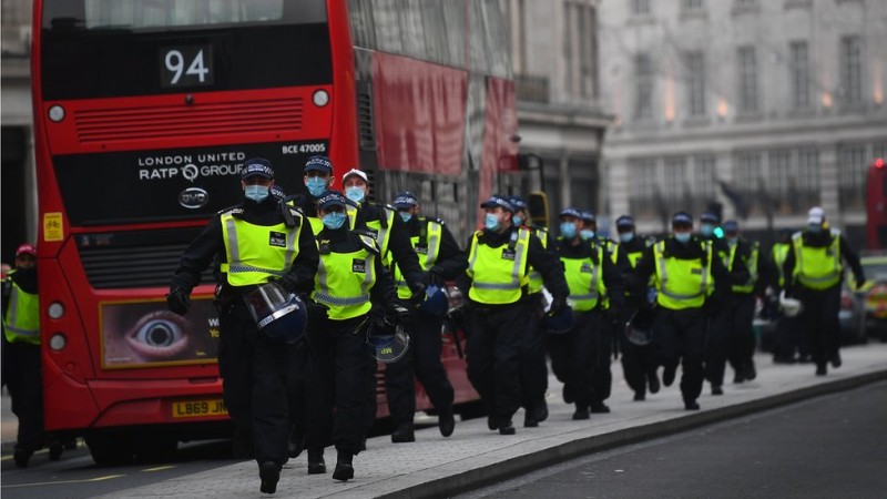 लंदन में 150 प्रदर्शनकारियों को विरोध-प्रदर्शन करने पर किया गिरफ्तार