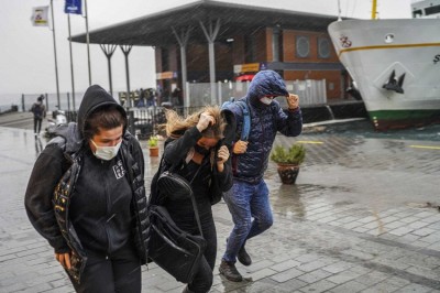 Storm kills four people and injures 19 others in Istanbul, Turkey
