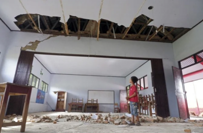 A powerful earthquake strikes Sumatra, Indonesia, killing one