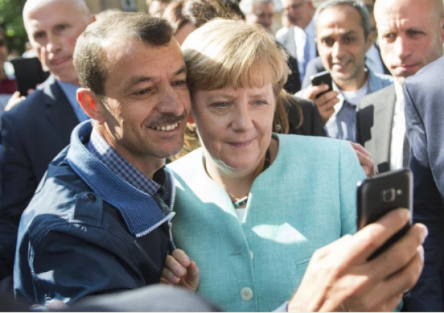 Merkel wins UNHCR award despite welcoming Syrians