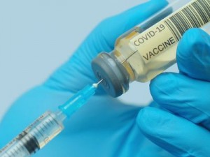 ब्रिटेन अपने ही नागरिकों को टीका लगाने में हुआ असमर्थ