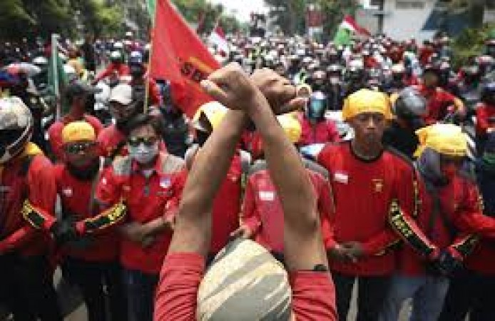 Disputes Erupted Even On Third day Of Protests Against New Indonesian Jobs Law