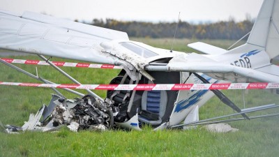 पश्चिम फ्रांस में माइक्रोलाइट विमान हुआ क्रेश
