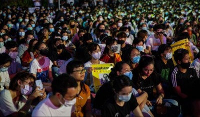 थाई प्रदर्शनकारियों ने पीएम द्वारा आपातकाल की स्थिति घोषित करने के बाद बनाई एक नई रैली की योजना
