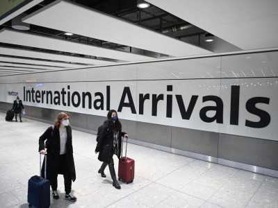 अमेरिका अगले माह से विदेशी यात्रियों पर से हटा सकता है प्रतिबंध