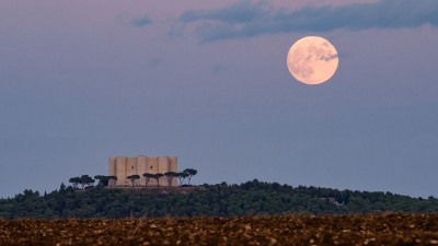 October’s Hunter’s Moon: 2024’s Most Dazzling Supermoon – When and How to See It!