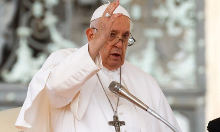 Pope Francis Urges Peace Amid Israel-Hamas Conflict, Calls for End to Humanitarian Crisis