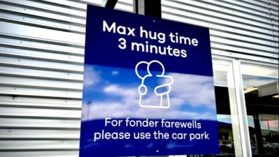 New Zealand Airport's Controversial Hug Time Limit Sparks Outrage