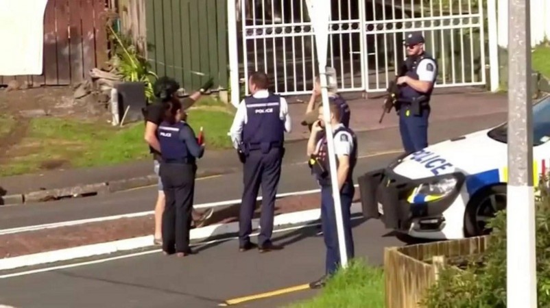 New Zealand police kill a violent extremist