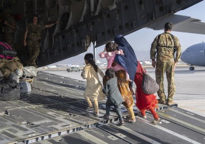 Over 1000 US citizens await evacuation flights from Afghanistan