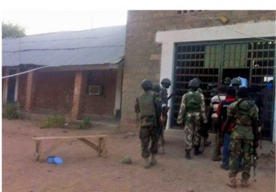 Nigeria prison: 240 inmates escape in gunmen attack in Nigeria