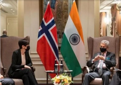 एस जयशंकर पहुंचे न्यूयॉर्क, नॉर्वे समेत ब्रिटेन के नेताओं के साथ शुरू की वार्ता