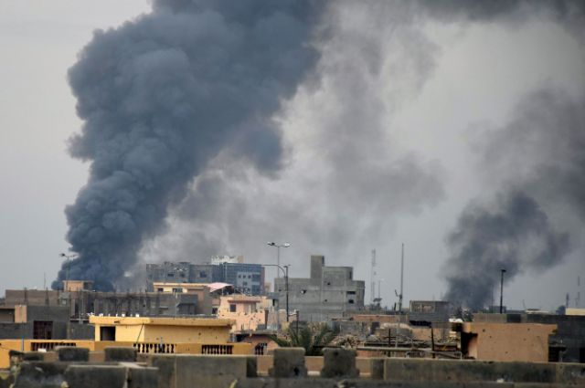 ISIS के ठिकानों पर बरसाए अमेरिकी विमानों ने बम