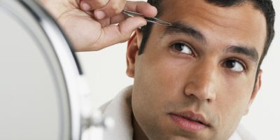 4 Tips on how men can trim their eyebrow