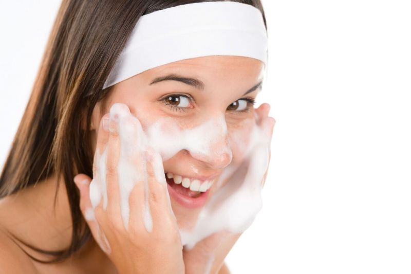 3 Tips how to pick cleansers as per your skin type