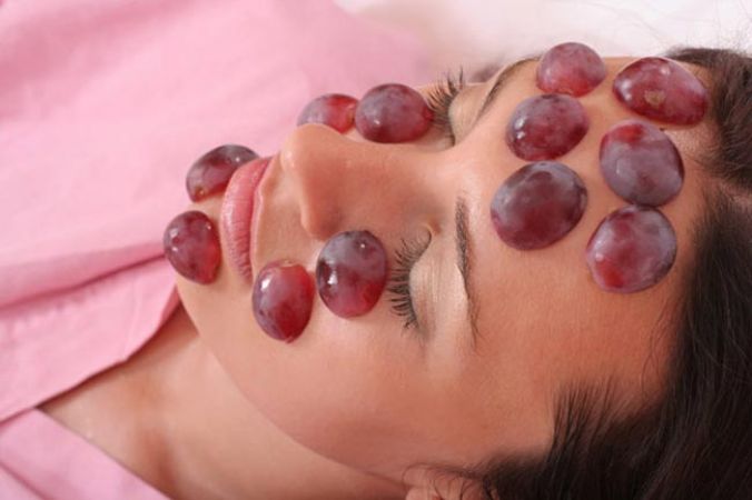 3 Grape face packs to get supple and radiant skin