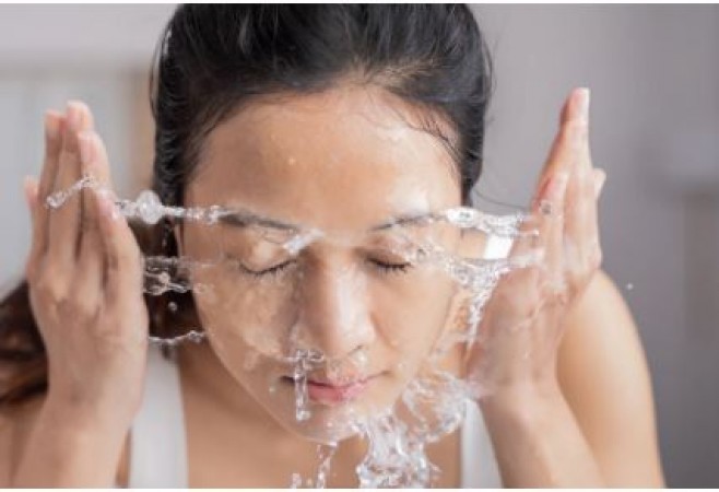 Use these things instead of soap, your face will become shiny in a few days
