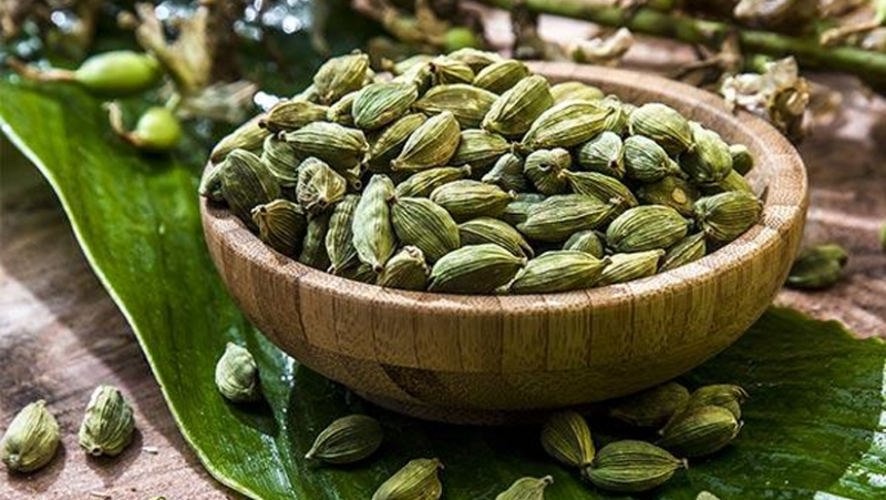 Cardamom will make pimples and spots disappear from your face, very few people know this trick