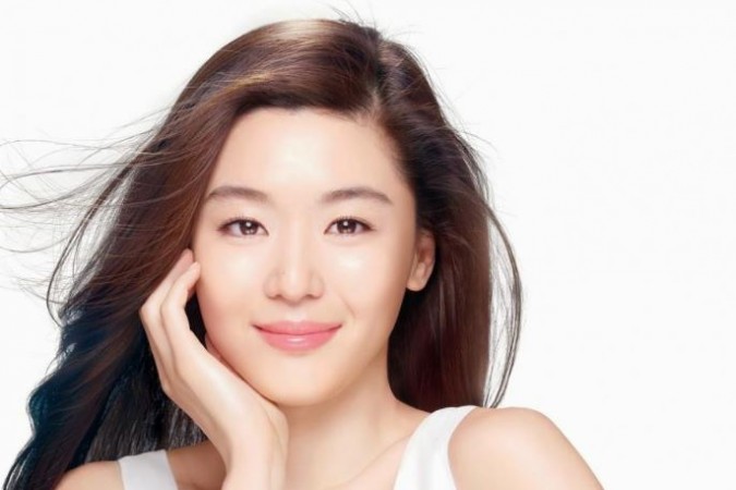 10 Essential Skincare Products For A Glass Glowing Face In Korean Skincare