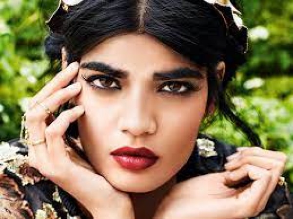 Celebrity Lipstick Favorites: Unveiling the Secrets Behind Iconic Lip Looks