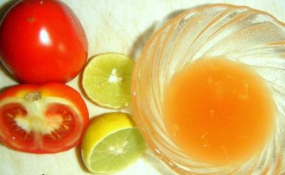 Tomato and Lemon are the removers of dark circles under the eyes
