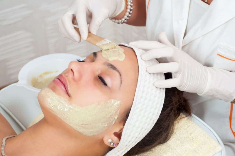 Choosing the Right Facial for Your Skin: Don't Get Fooled by the Parlor!