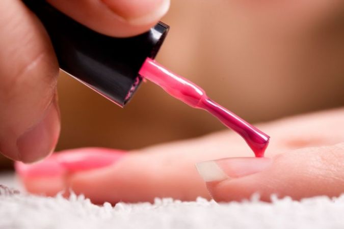Here are some easy tips to apply nail polish