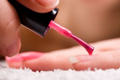 Here are some easy tips to apply nail polish