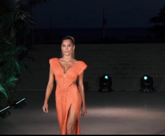 Victoria Triay is the chosen celebrity to close the runway for the famous designer Gianinna Azar 2021s new cruise collection