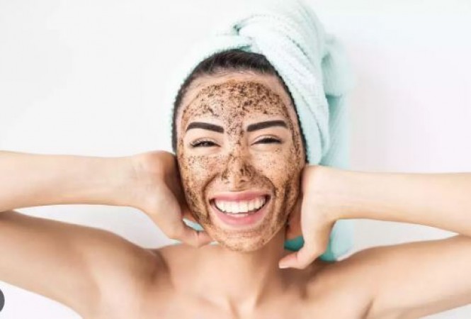 Want to brighten your face by removing spots and blemishes? So apply coffee on your face like this
