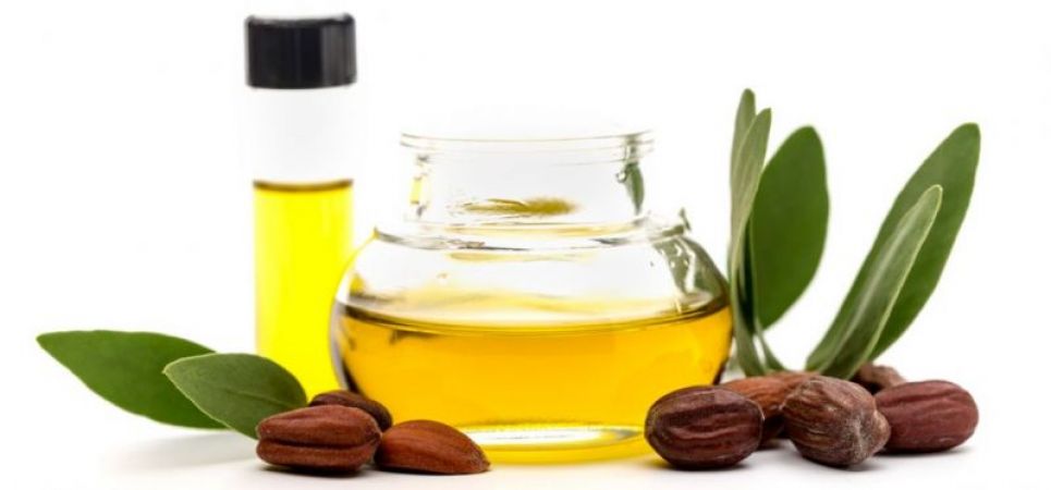Jojoba oil removes tanning problem