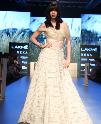 Meet the stunner of LFW 'Kalki Koechlin' who is looking not less than a fairy cream-golden outfit